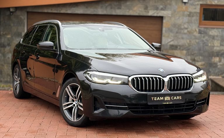 BMW Rad 5 Touring 530e xDrive 292 koní ADVANTAGE